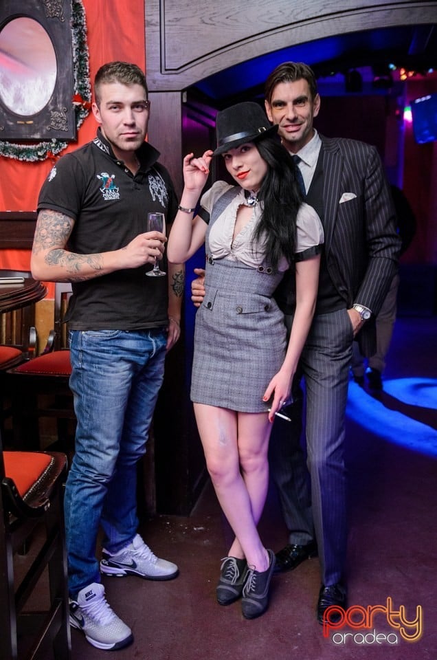 Beginning The New Year Party, Downtown Paparazzi