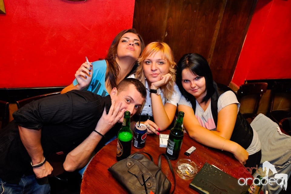 Bere, distracţie şi muzică bună în Downtown,