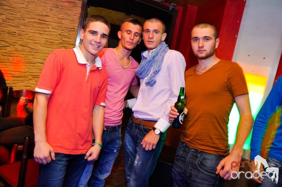 Bere, distracţie şi muzică bună în Downtown,