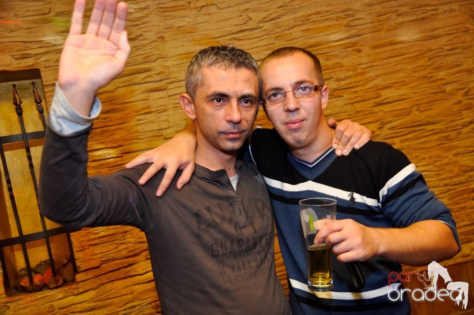 Bere, distracţie şi muzică bună în Downtown,