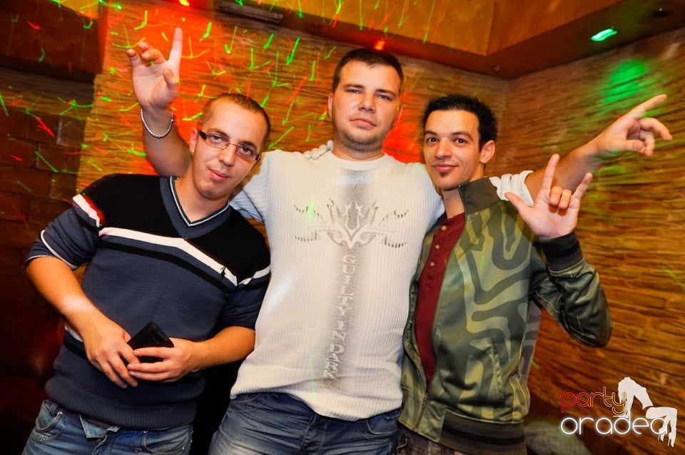 Bere, distracţie şi muzică bună în Downtown,