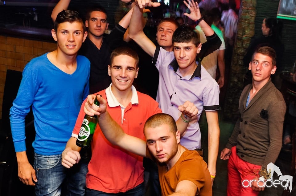 Bere, distracţie şi muzică bună în Downtown,