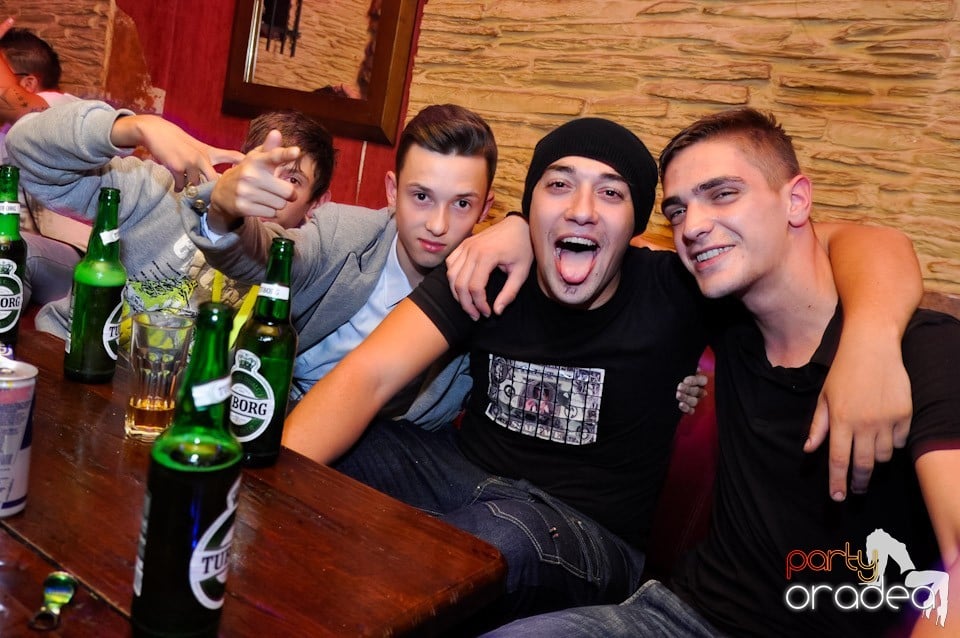 Bere, distracţie şi muzică bună în Downtown,