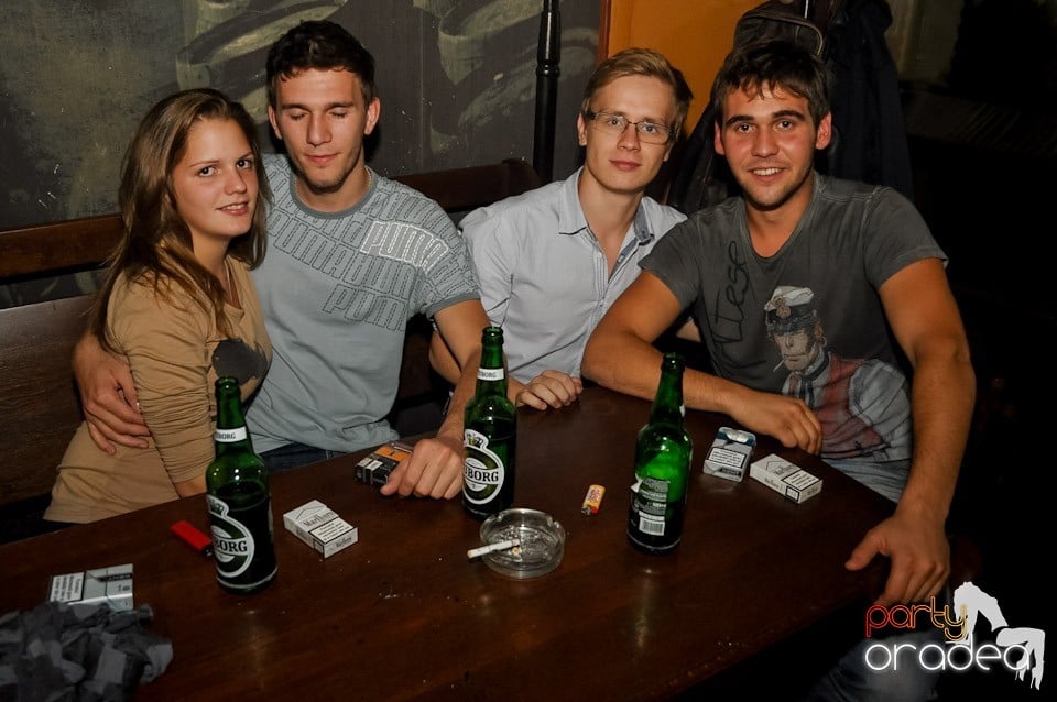 Bere, distracţie şi muzică bună în Lord's, Lord's Pub