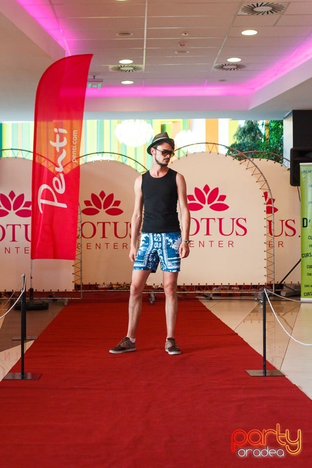 Bikini Fashion Show, Lotus Center