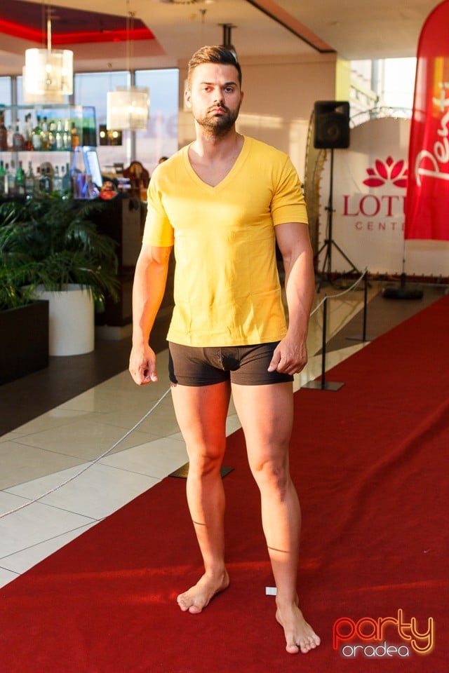 Bikini Fashion Show, Lotus Center