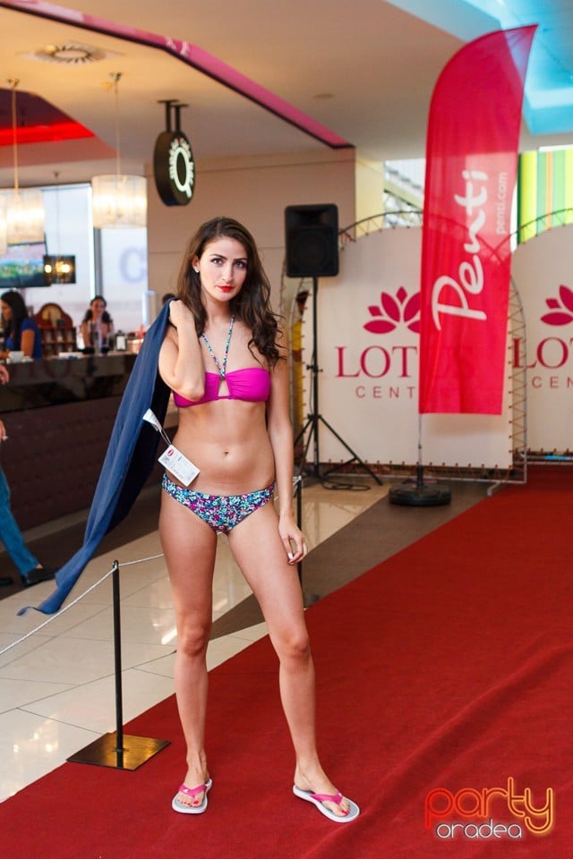 Bikini Fashion Show, Lotus Center