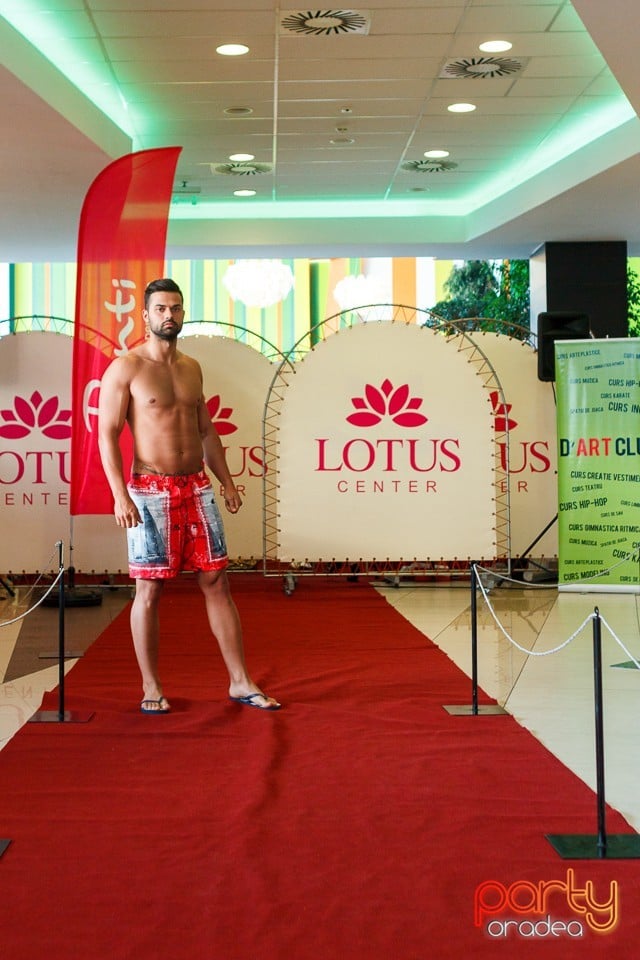 Bikini Fashion Show, Lotus Center