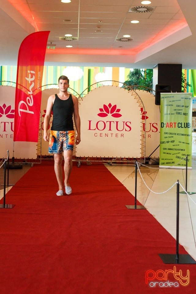 Bikini Fashion Show, Lotus Center