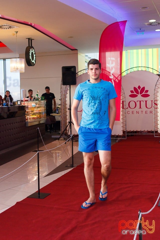 Bikini Fashion Show, Lotus Center