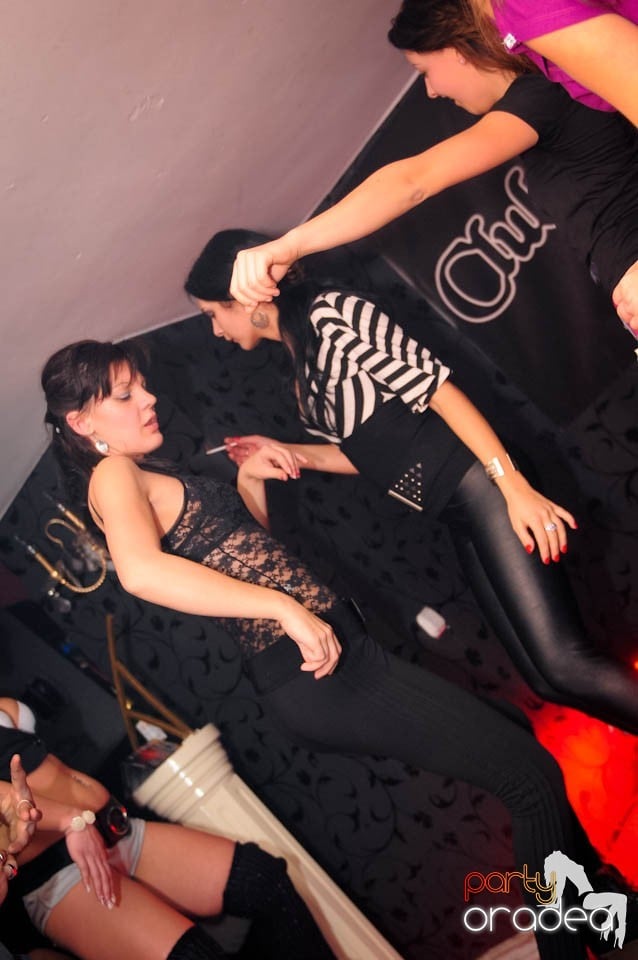 Black & White Party în Atti's, 