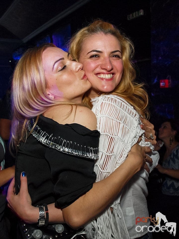 Black & White Party în The One Café & Club, 