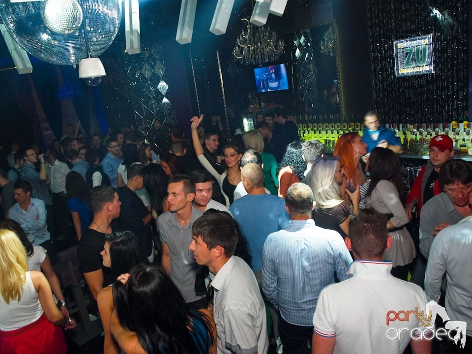 Black & White Party în The One Café & Club, 