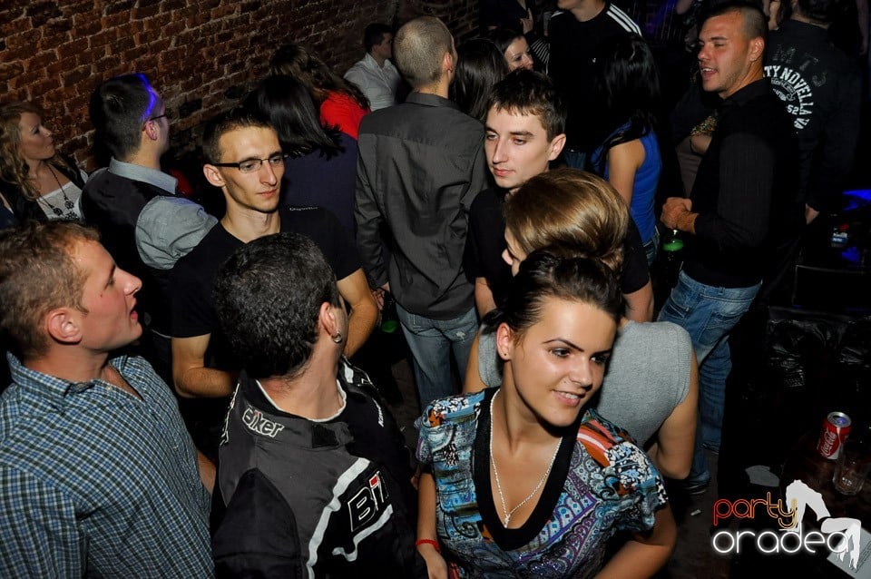 Black Friday Party în Escape,
