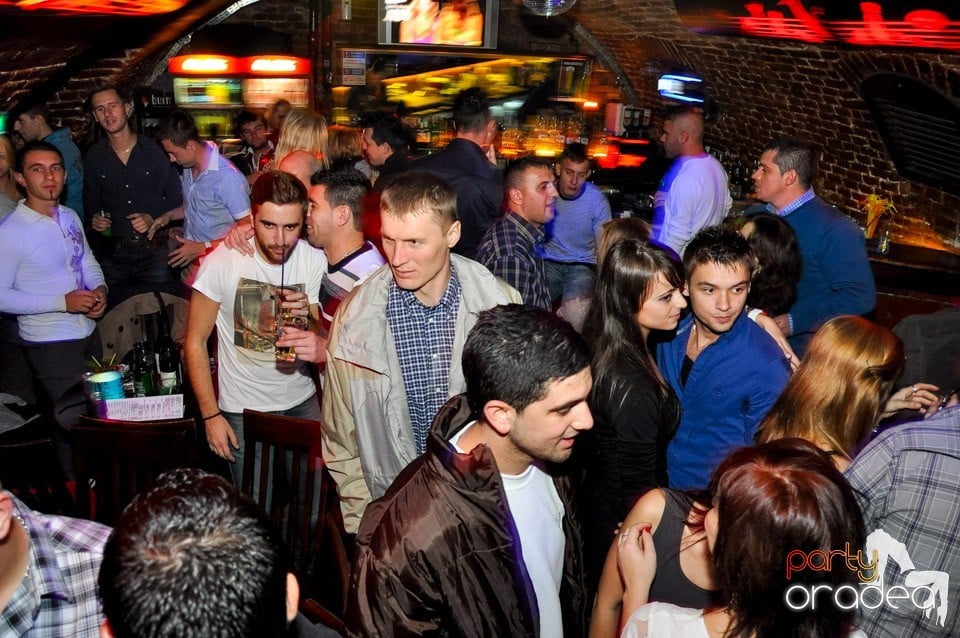 Black Friday Party în Escape,