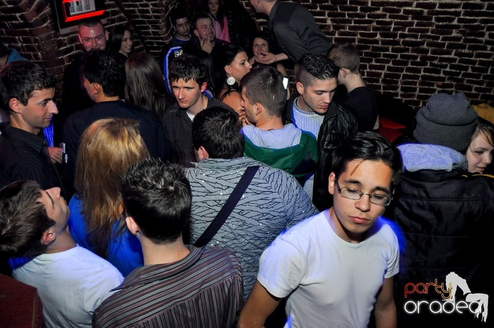 Black Friday Party în Escape,