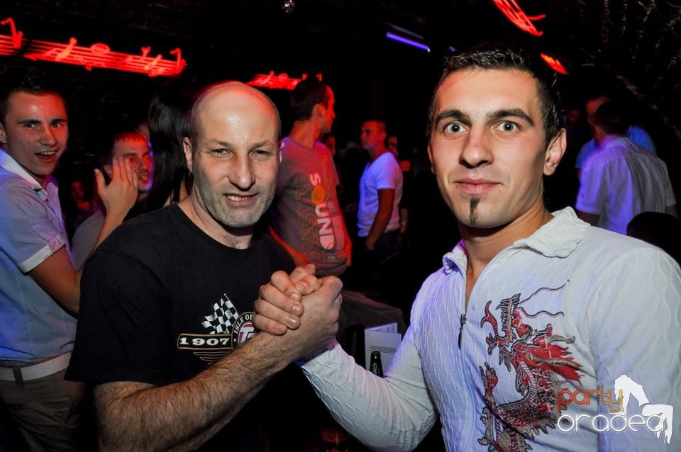 Black Friday Party în Escape,