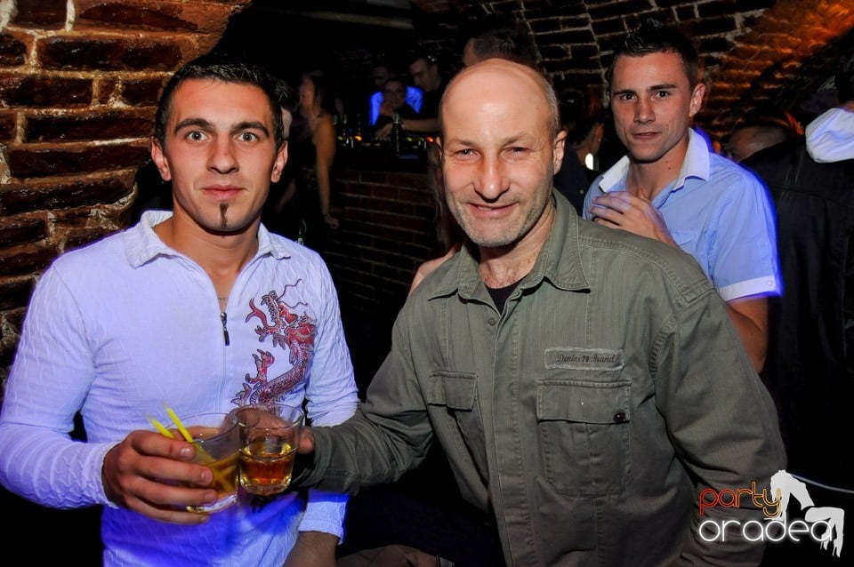 Black Friday Party în Escape,