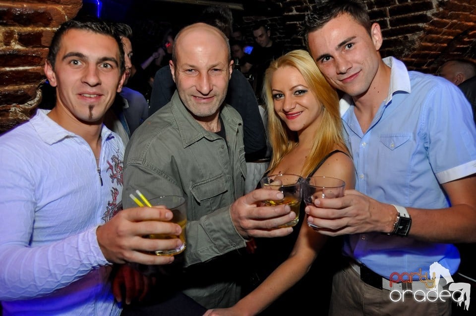 Black Friday Party în Escape,