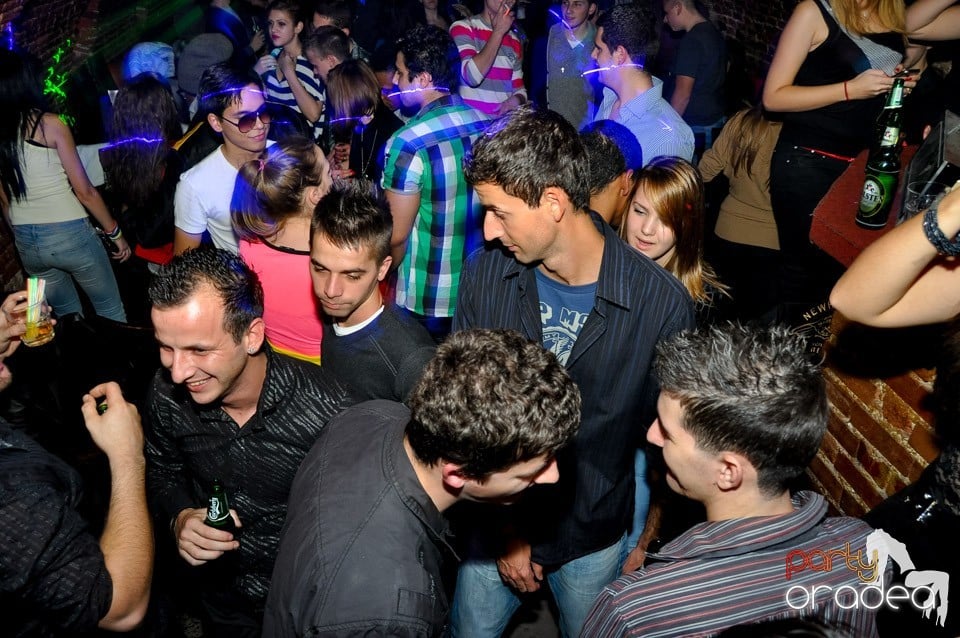 Black Friday Party în Escape,