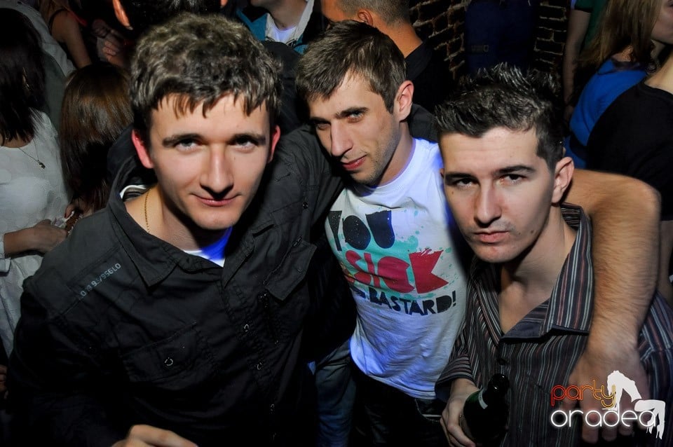 Black Friday Party în Escape,