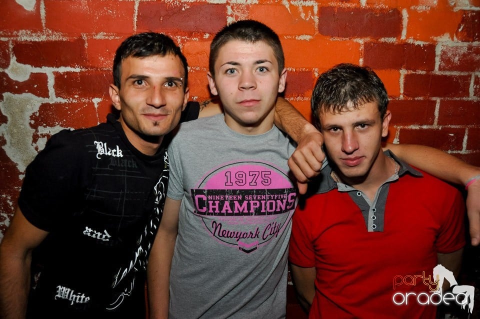 Black Friday Party în Escape,
