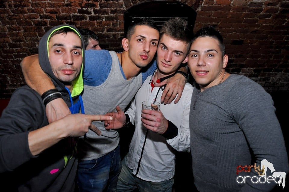 Black Friday Party în Escape,