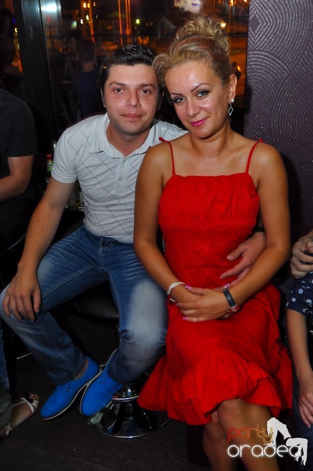 Blondy's Art Café: Dance all night!, 