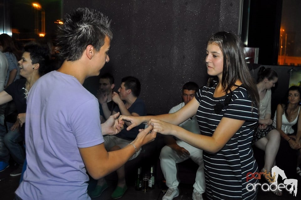 Blondy's Art Café: Dance all night!, 