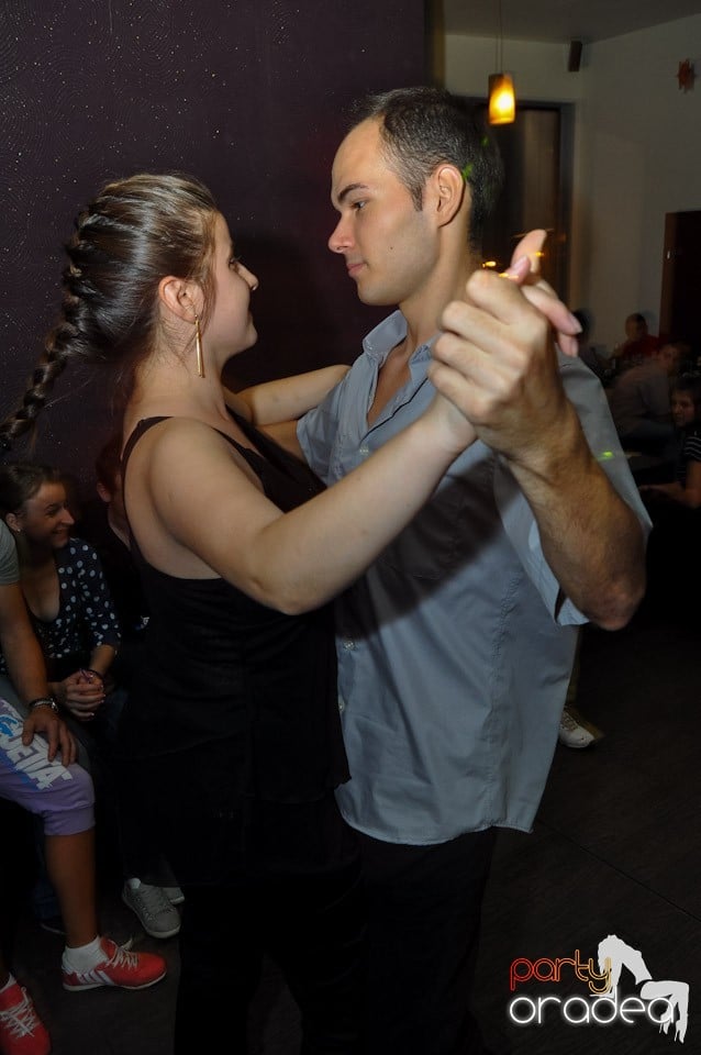 Blondy's Art Café: Dance all night!, 