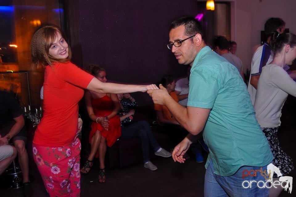 Blondy's Art Café: Dance all night!, 