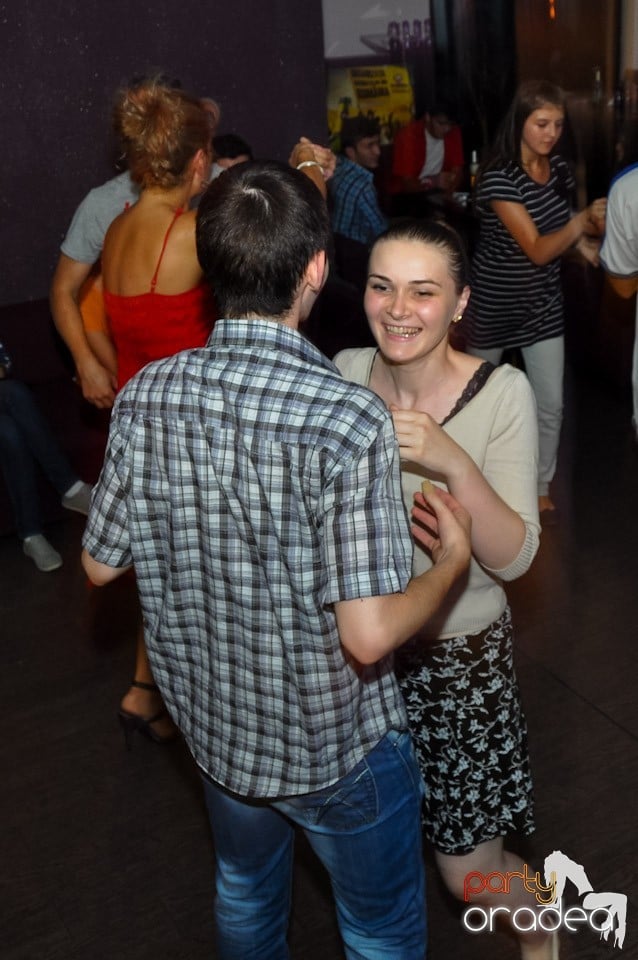 Blondy's Art Café: Dance all night!, 