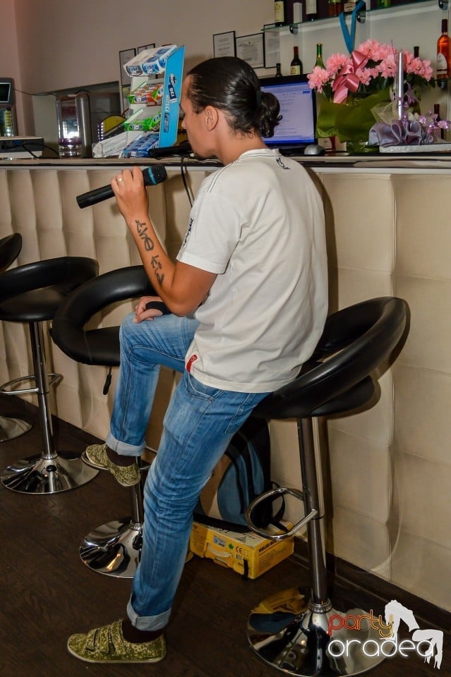 Blondy's Art Café - Karaoke, 