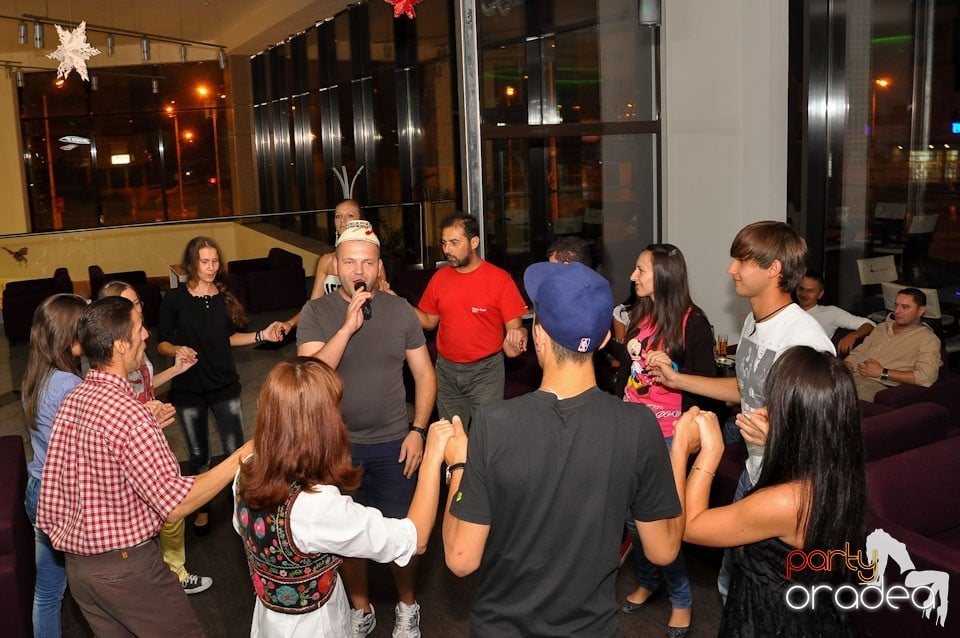 Blondy's Art Café: Singing in the rain,