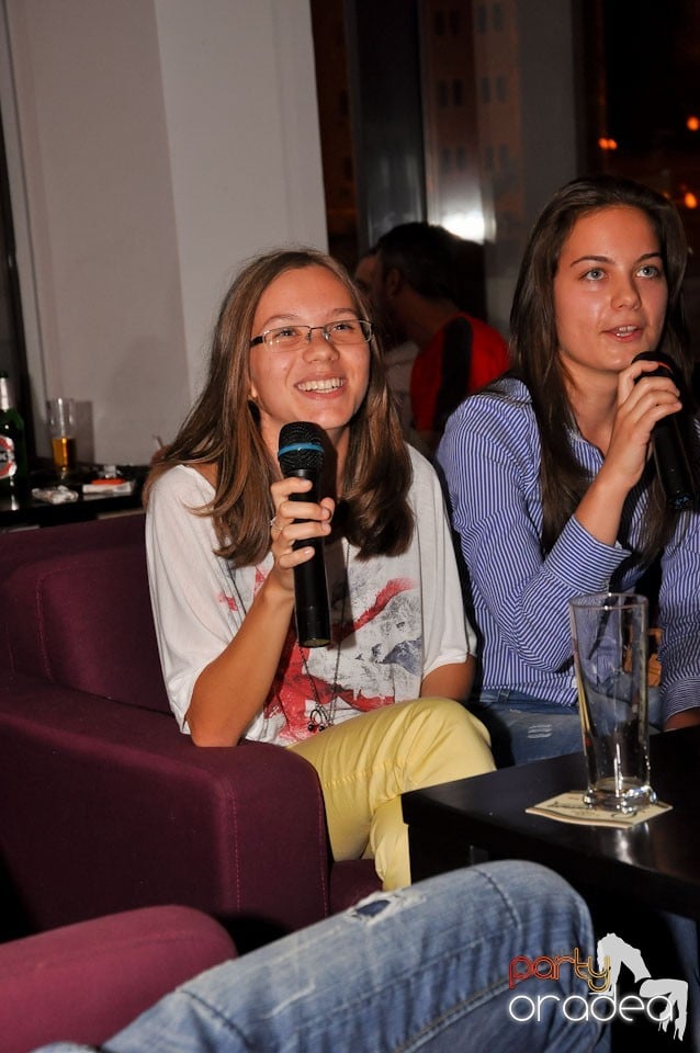 Blondy's Art Café: Singing in the rain,