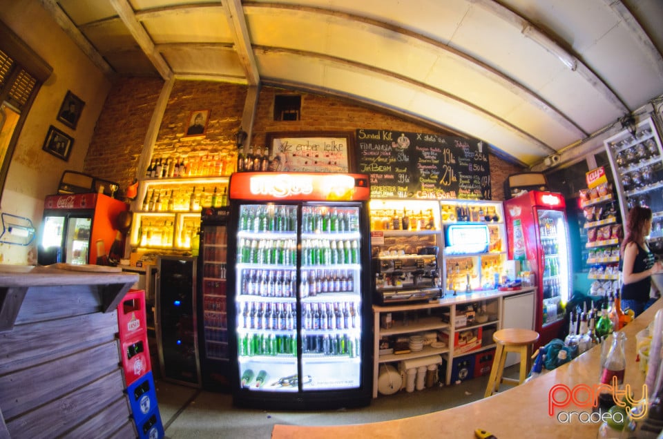 Double Vision Weekend, Bodega