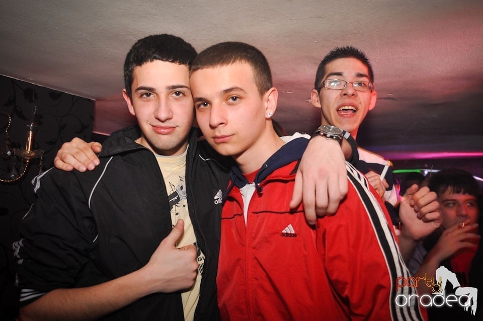 Bomba Party în Club Atti's, 