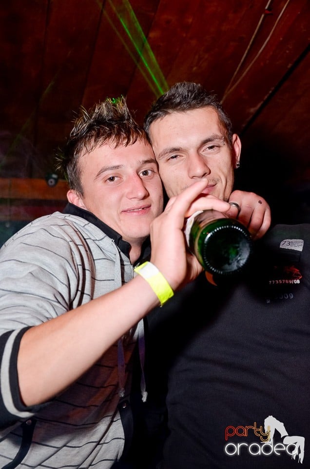 Bomba Party în Disco Faház, 