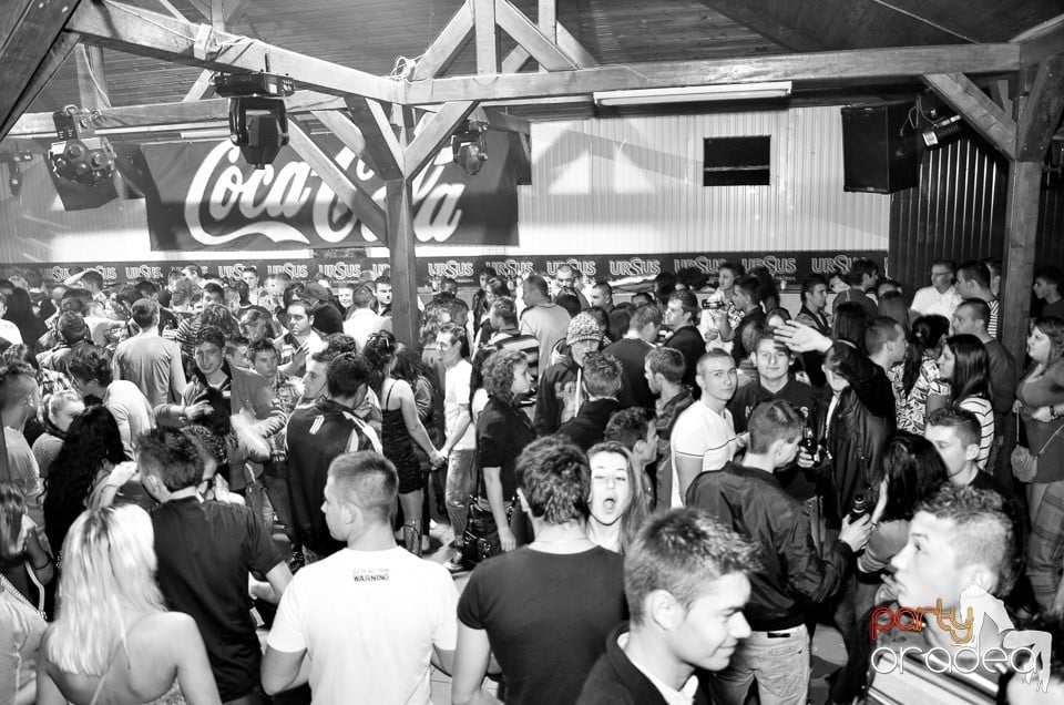 Bomba Party în Disco Faház, 