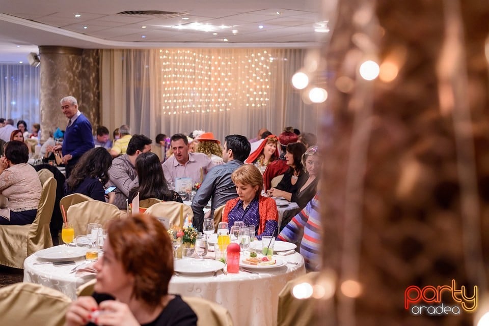 Carnaval în Hotel Internaţional, Hotel Internaţional