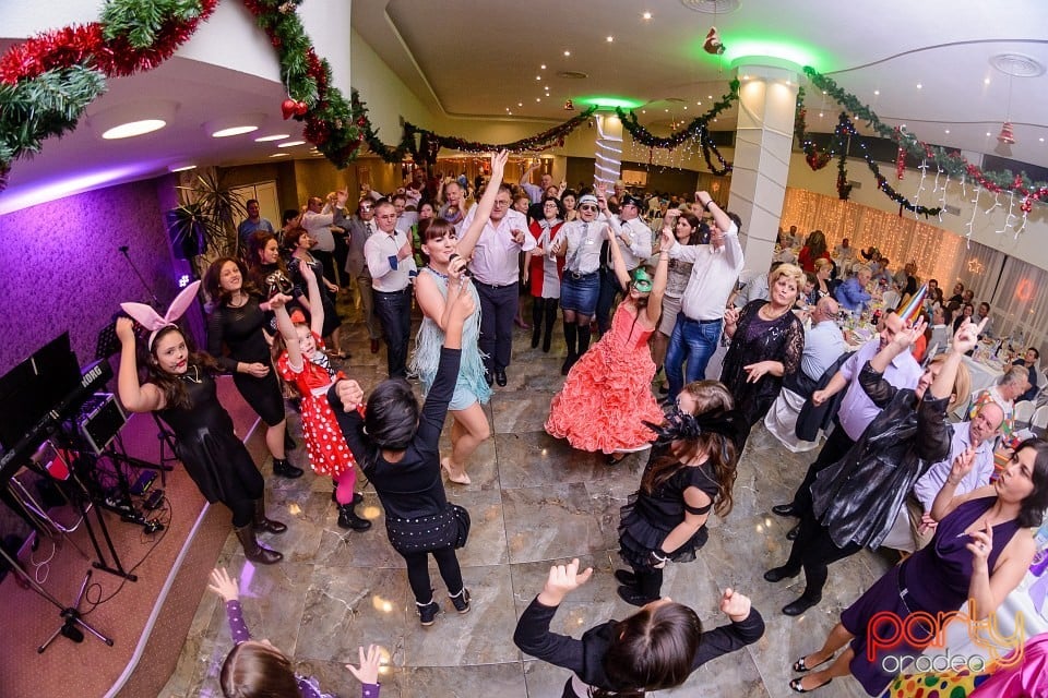 Carnaval în Hotel Termal, Hotel Termal