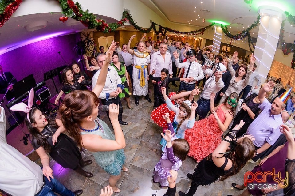 Carnaval în Hotel Termal, Hotel Termal