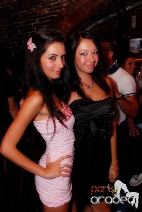 Câştigătorii se adună în Club Escape,