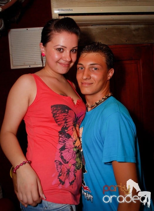 Câştigătorii se adună în Club Escape,