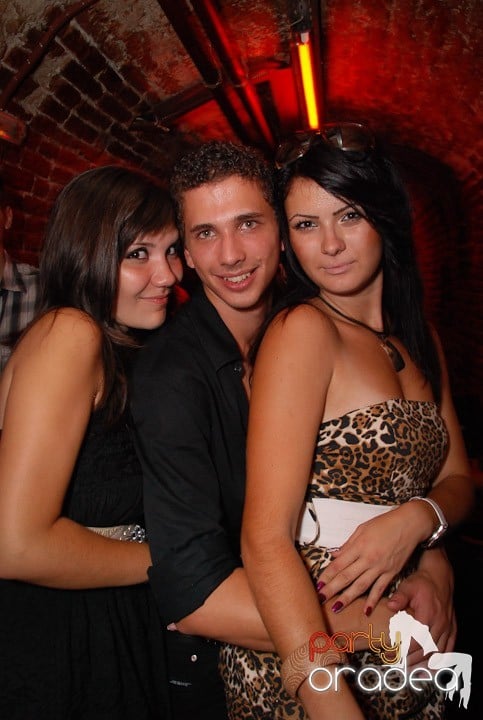 Câştigătorii se adună în Club Escape,