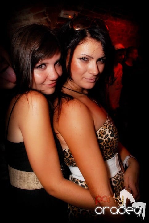 Câştigătorii se adună în Club Escape,