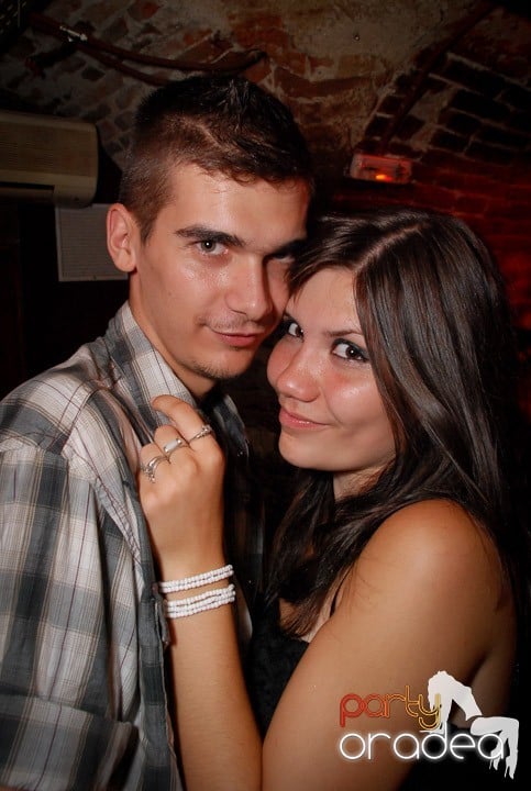 Câştigătorii se adună în Club Escape,