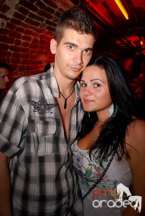Câştigătorii se adună în Club Escape,