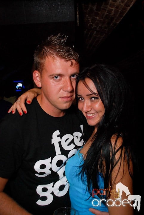 Câştigătorii se adună în Club Escape,