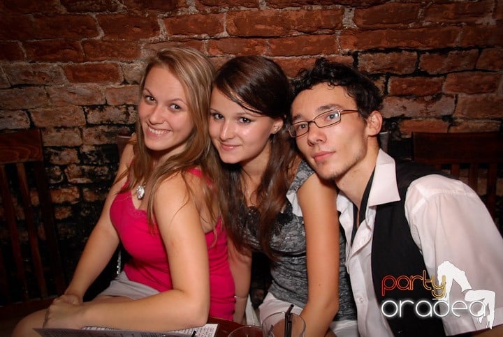 Câştigătorii se adună în Club Escape,